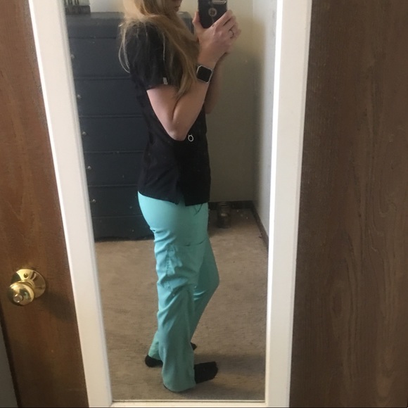 LIKE NEW! Scrub Bottoms - Picture 3 of 6